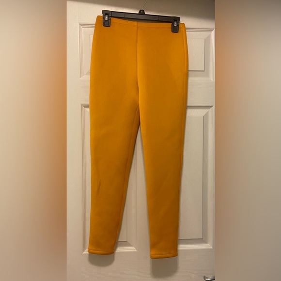 2 Piece set Gold Drop Hem Top and Leggings - Picture 6 of 10